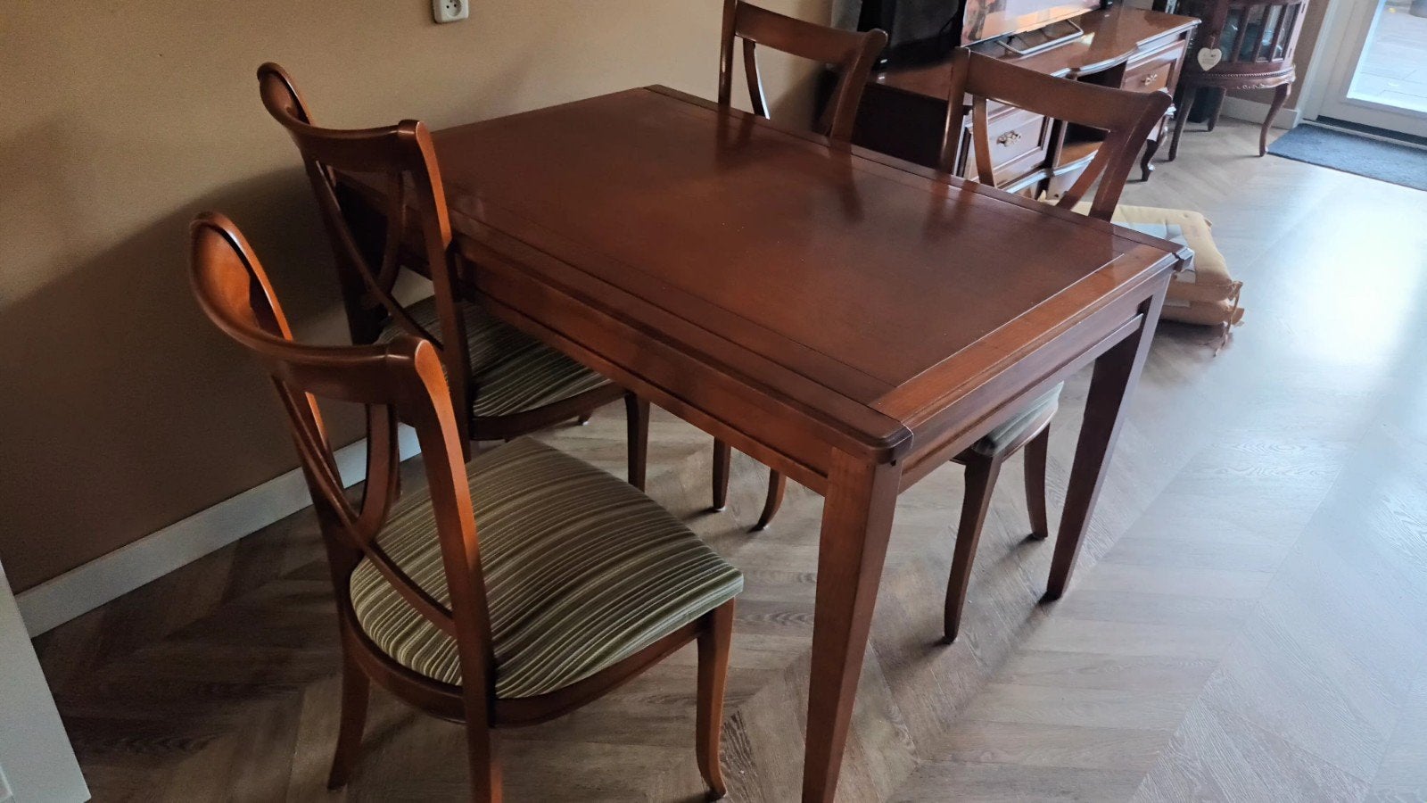 Elegante kersen eettafel met 4 stoelen - Zo goed als nieuw, 100 tot 150 cm, Klassiek, Zo goed als nieuw, Vier personen