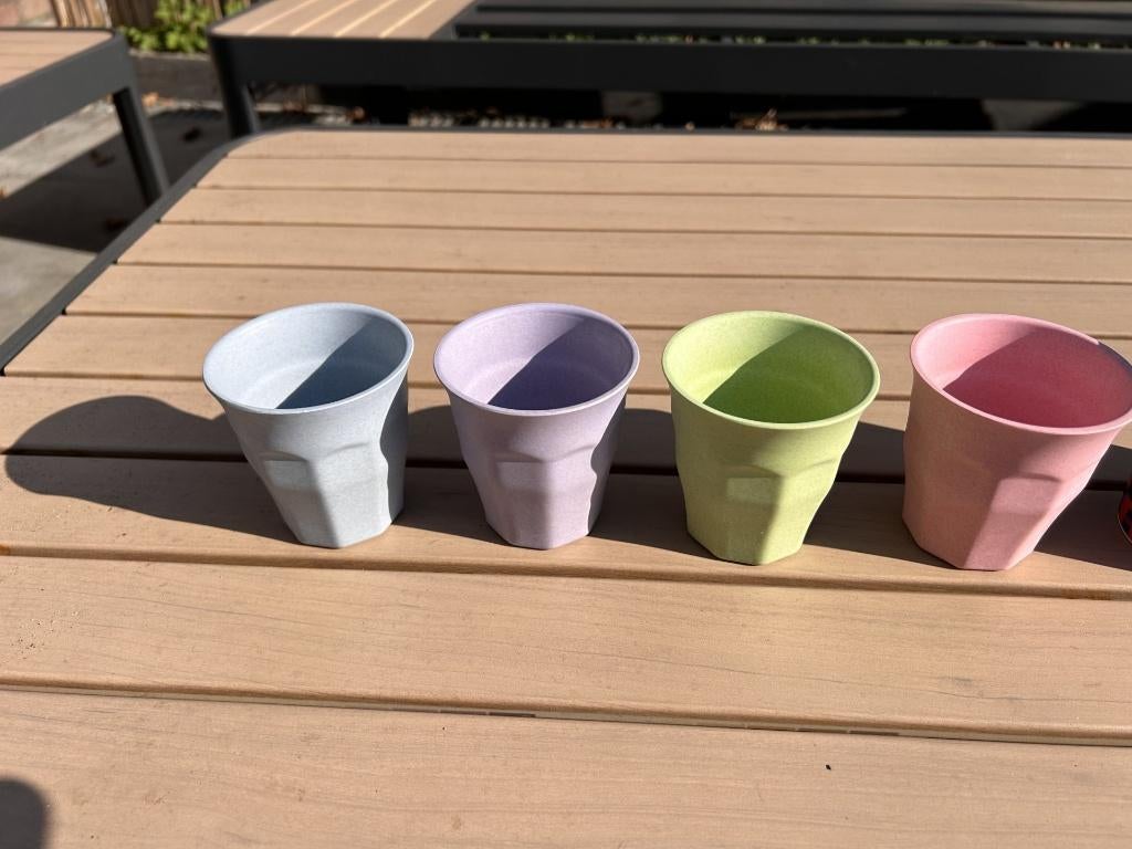 8 vrolijke drinkbekertjes kind, Overige materialen, Gebruikt, Overige typen, Ophalen of Verzenden