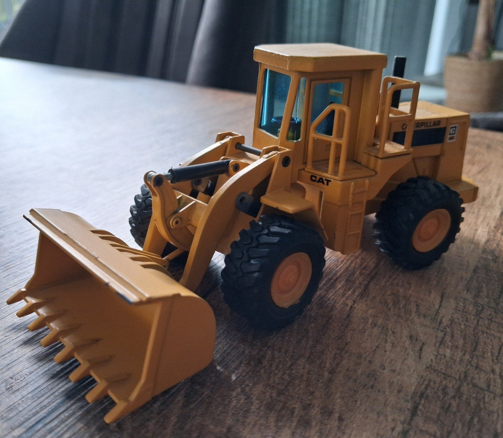 Caterpillar 966D Shovel - Conrad Model, Ophalen of Verzenden, Zo goed als nieuw, Hijskraan, Tractor of Landbouw, Conrad