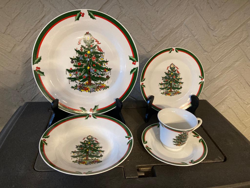 Kerstservies, Huis en Inrichting, Keuken | Servies, Ophalen of Verzenden, Zo goed als nieuw, Overige stijlen, Porselein