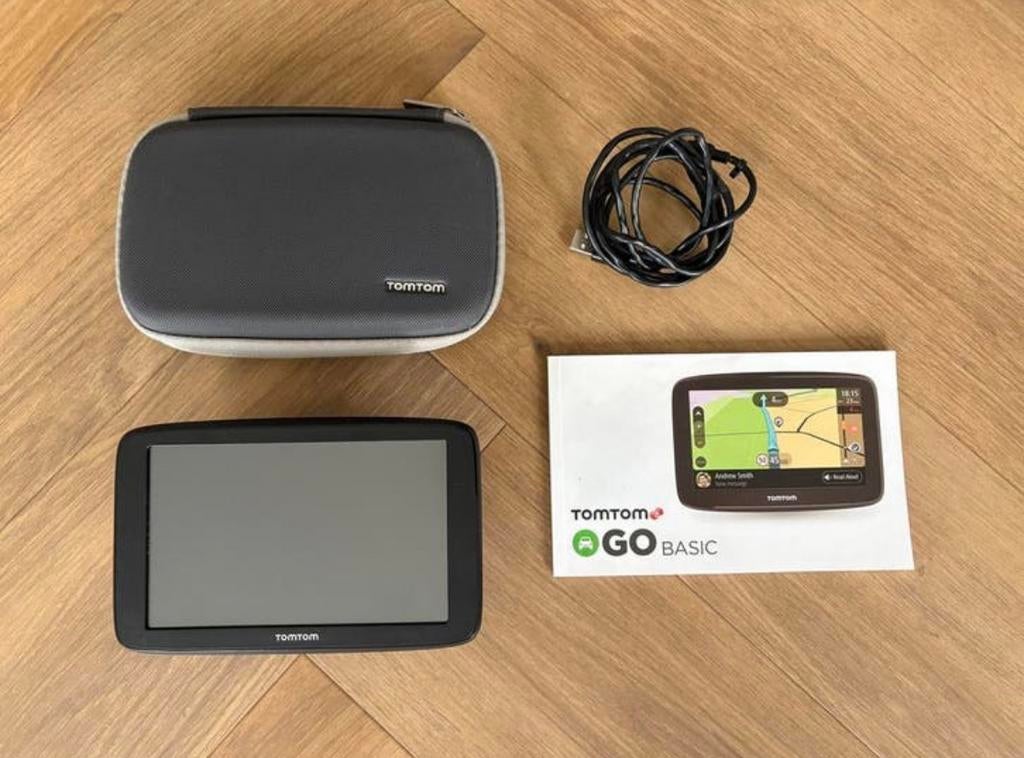 TOMTOM GO BASIC - NAVIGATIESYSTEEM - MET HOES, Ophalen of Verzenden, Gebruikt