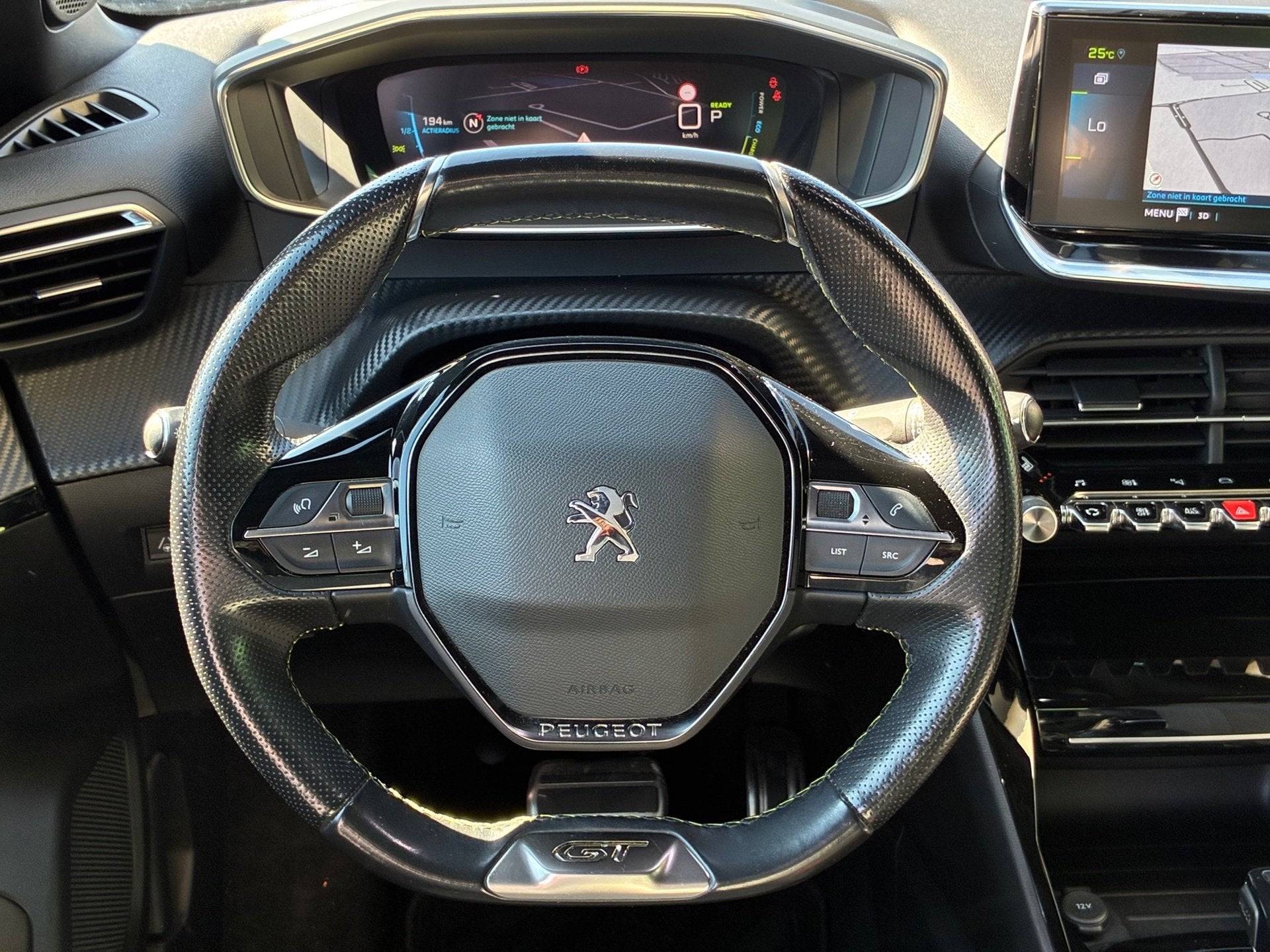 Peugeot E-2008 EV GT Pack 50 kWh|2e Eigenaar|Camera|Navigati, 330 km, 136 pk, Gebruikt, Zwart