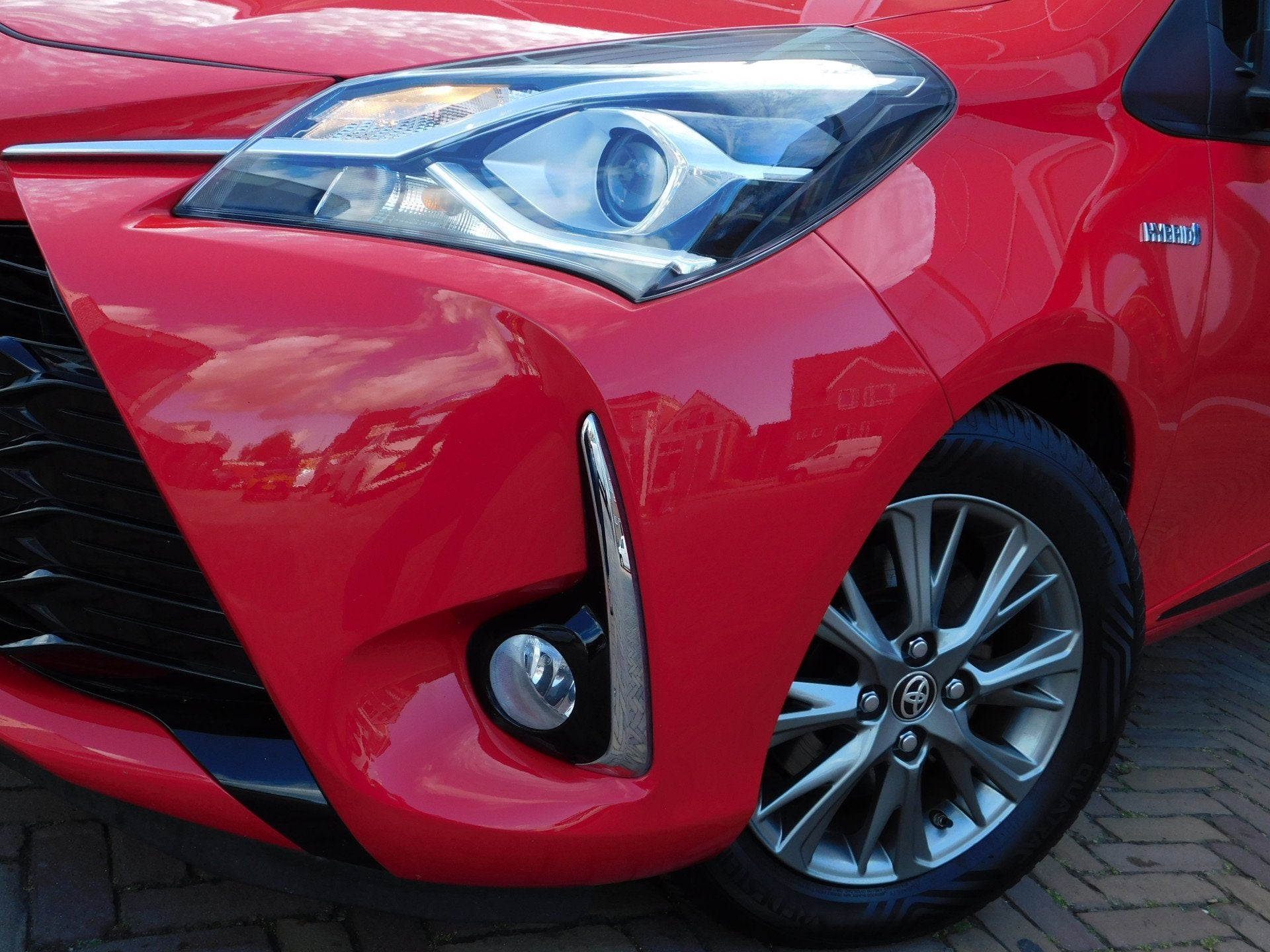 Toyota Yaris 1.5 Hybrid Design | NAVI (bj 2017, automaat), 12 maanden, Gebruikt, Euro 6, 4 cilinders