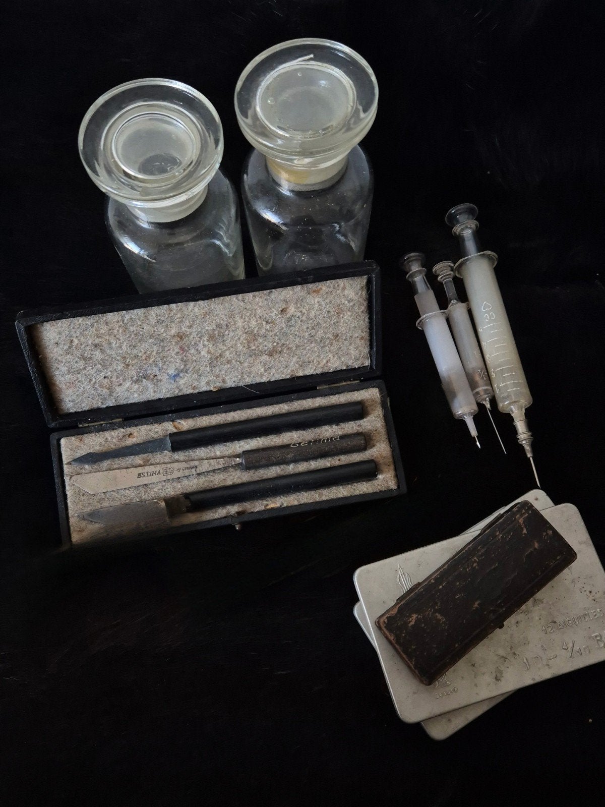 Medisch antiek, injectiespuiten, scalpels, instrumenten etc, Ophalen of Verzenden