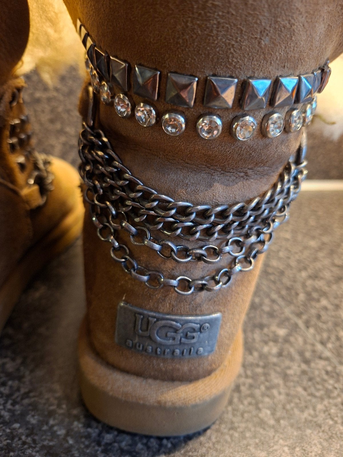 Unieke imitatie UGG met kettinkjes, studs en steentjes, UGG, Bruin, Lage of Enkellaarzen, Ophalen of Verzenden