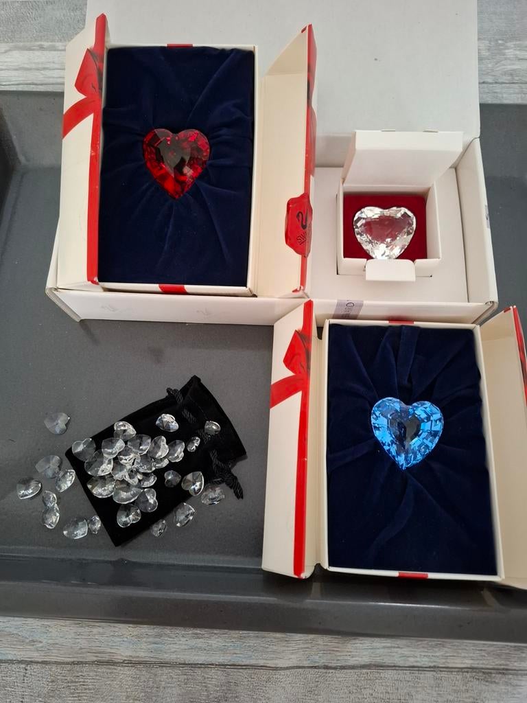 3 Swarovski harten en Zakje mini's, Verzamelen, Swarovski, Ophalen of Verzenden, Figuurtje
