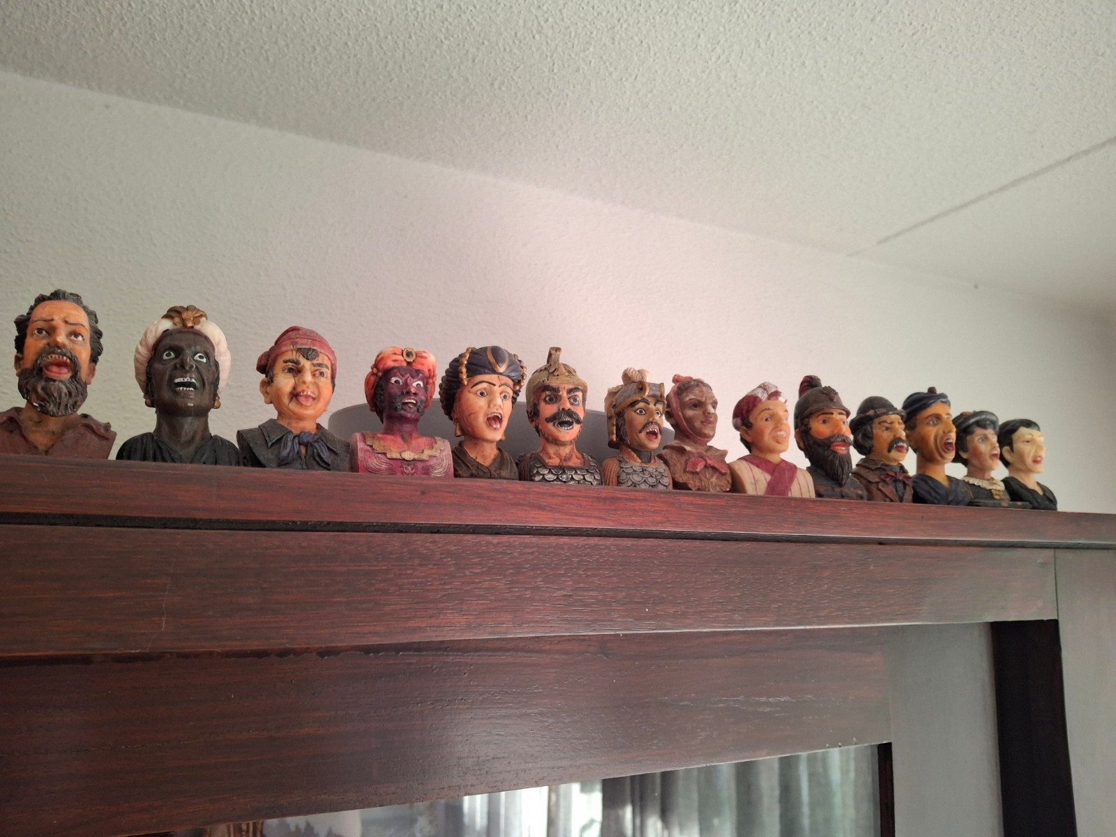 Gapertjes Set van 21 handgesneden houten hoofden, Antiek en Kunst, Ophalen of Verzenden