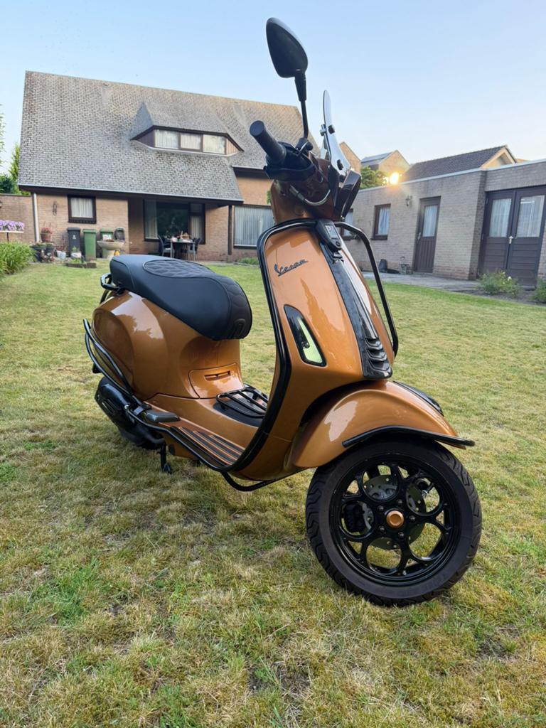 Vespa Sprint 4T 4V Brom, Tweewielers Eindhoven, Maximaal 45 km/u, Zo goed als nieuw, Benzine