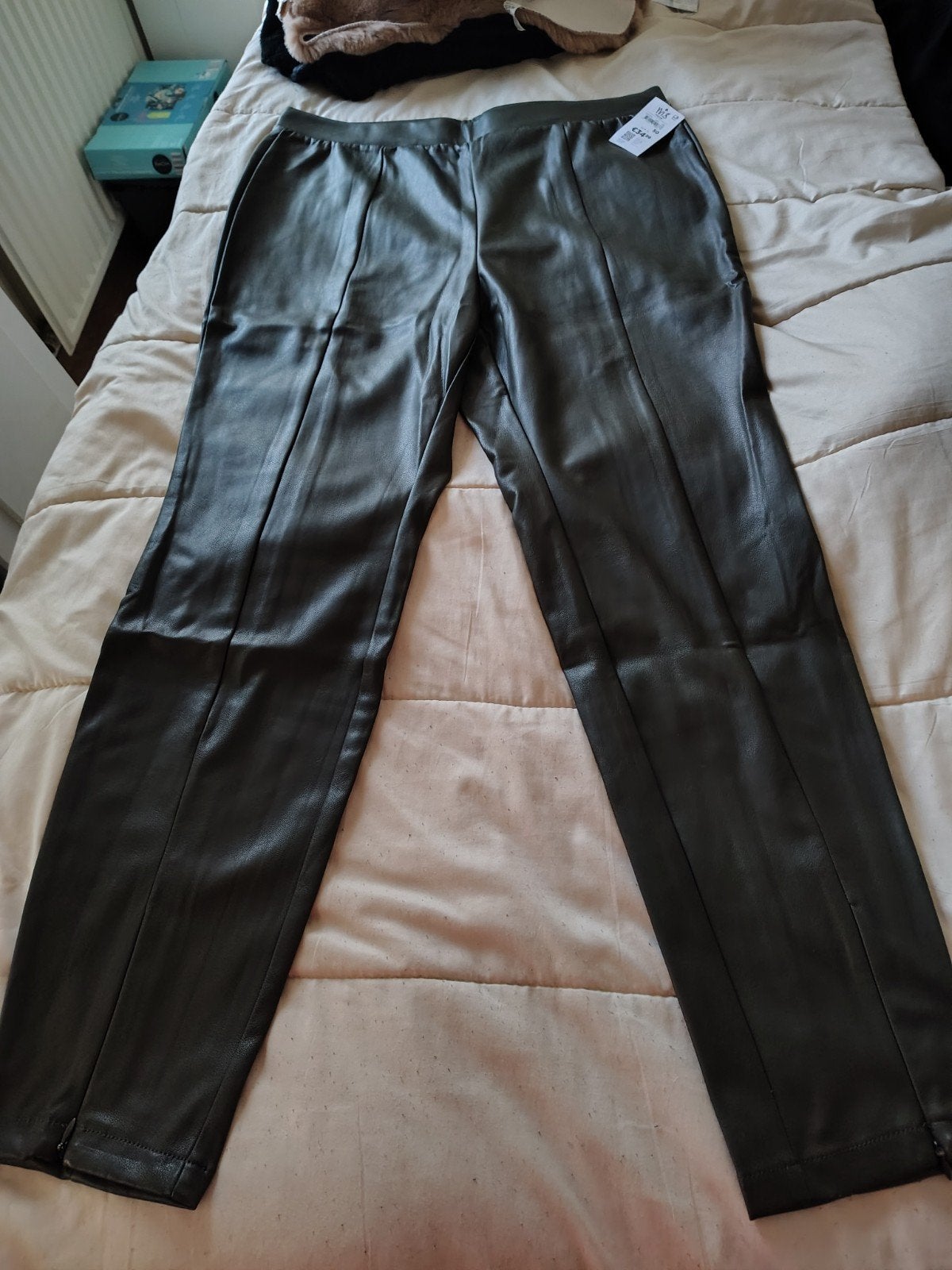 Nieuwe imitatieleren tregging donker khaki maat 50, Maat 46/48 (XL) of groter, Nieuw, Ophalen of Verzenden, MS Mode