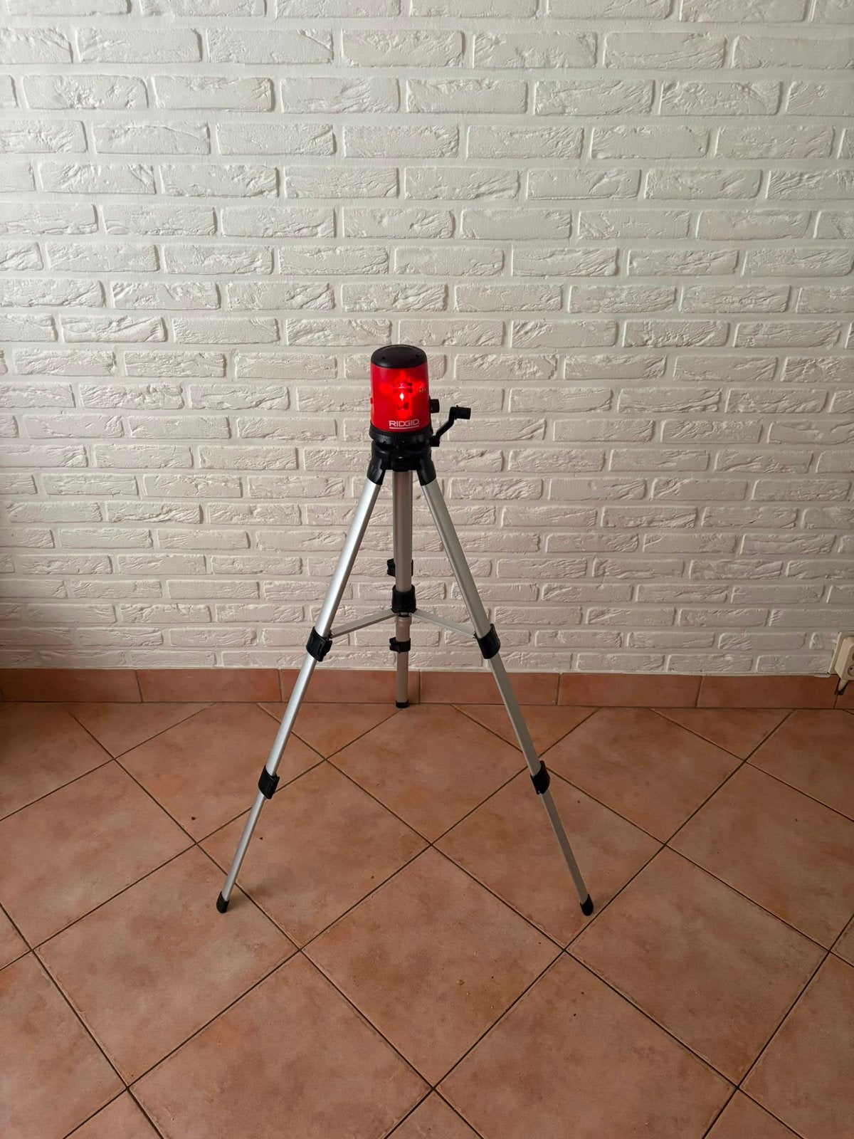 Kruislijnlaser + statief te huur!, Ophalen, Zo goed als nieuw