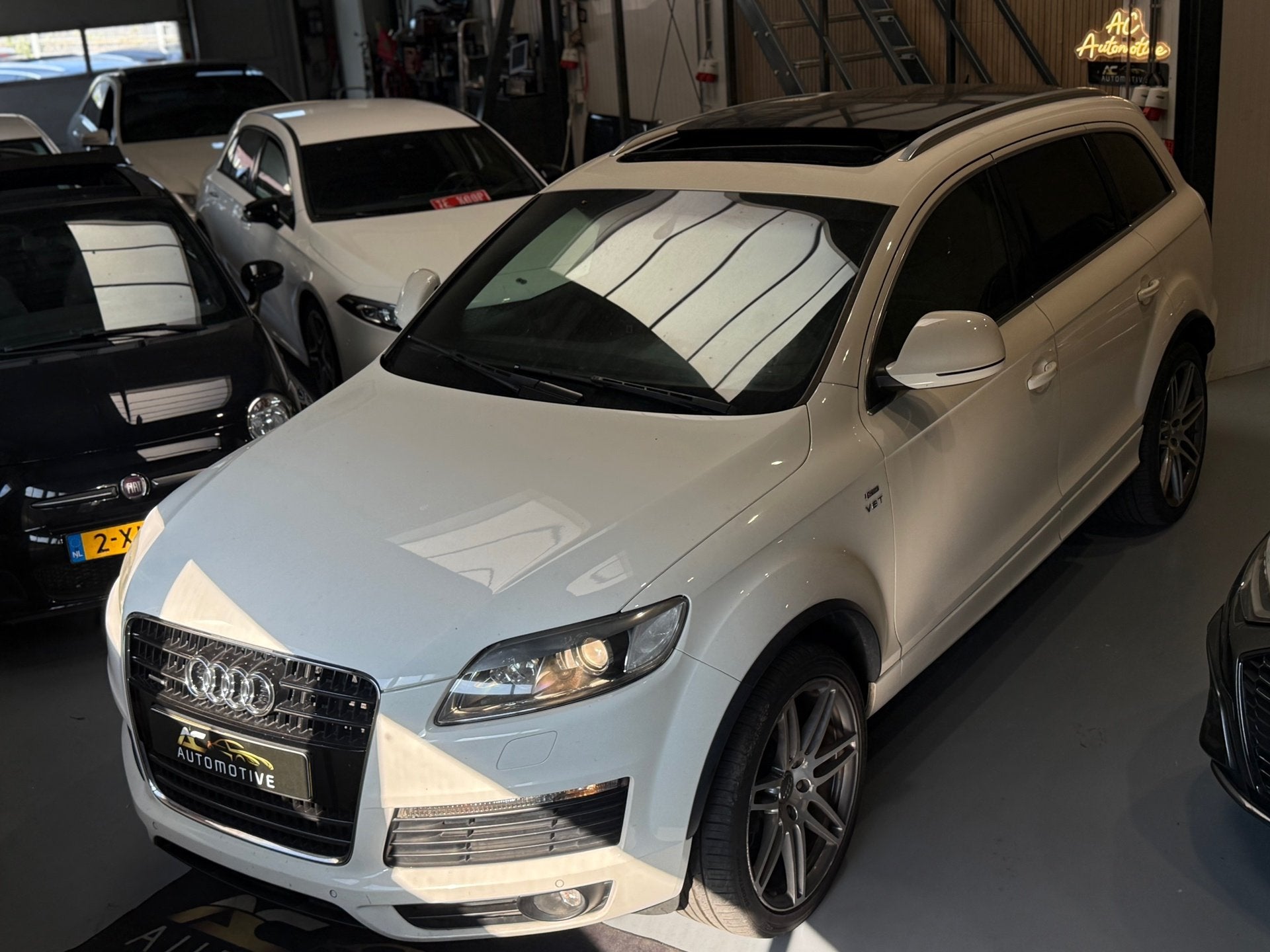 Audi Q7 4.2 FSI quattro S-line panodak vol options 7p. 257dk, Auto's, Audi, Gebruikt, 8 cilinders, Wit, 147 €/maand