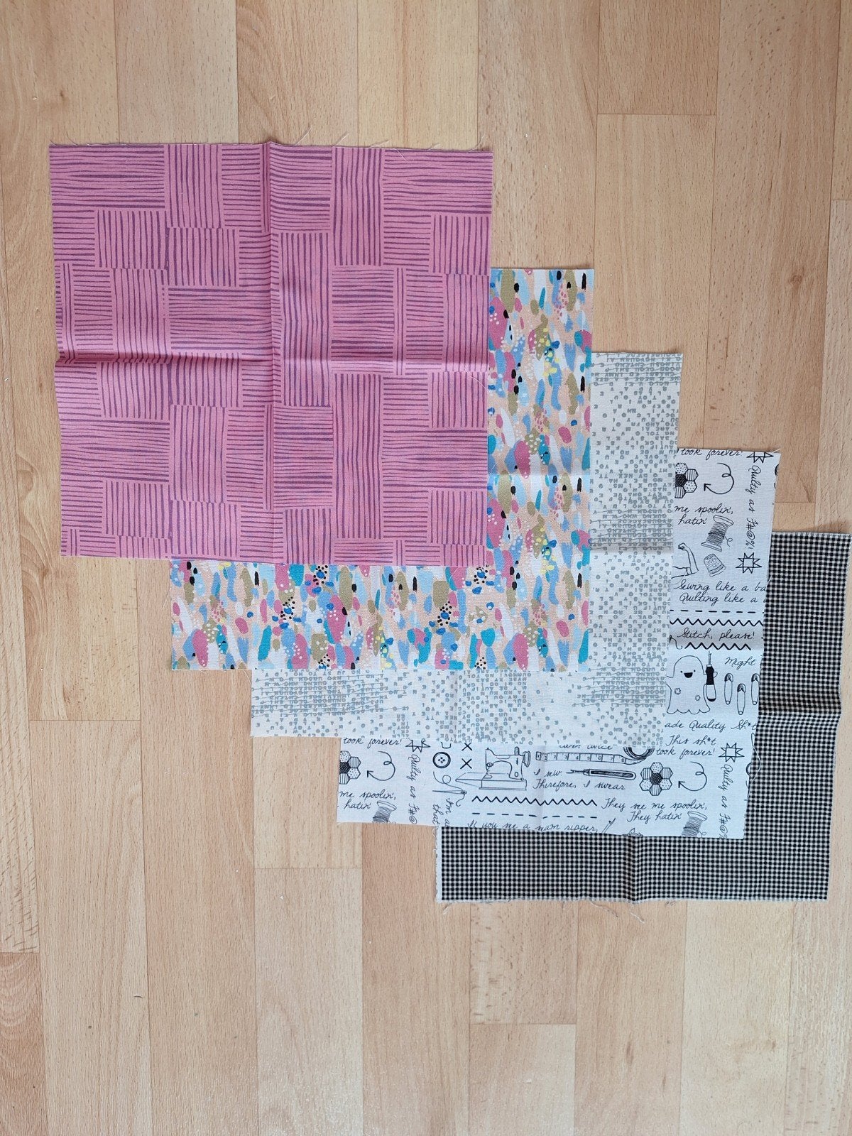 Stofpakketje 25x25 cm roze zwart wit, Meerkleurig, Nieuw, Ophalen of Verzenden, Katoen