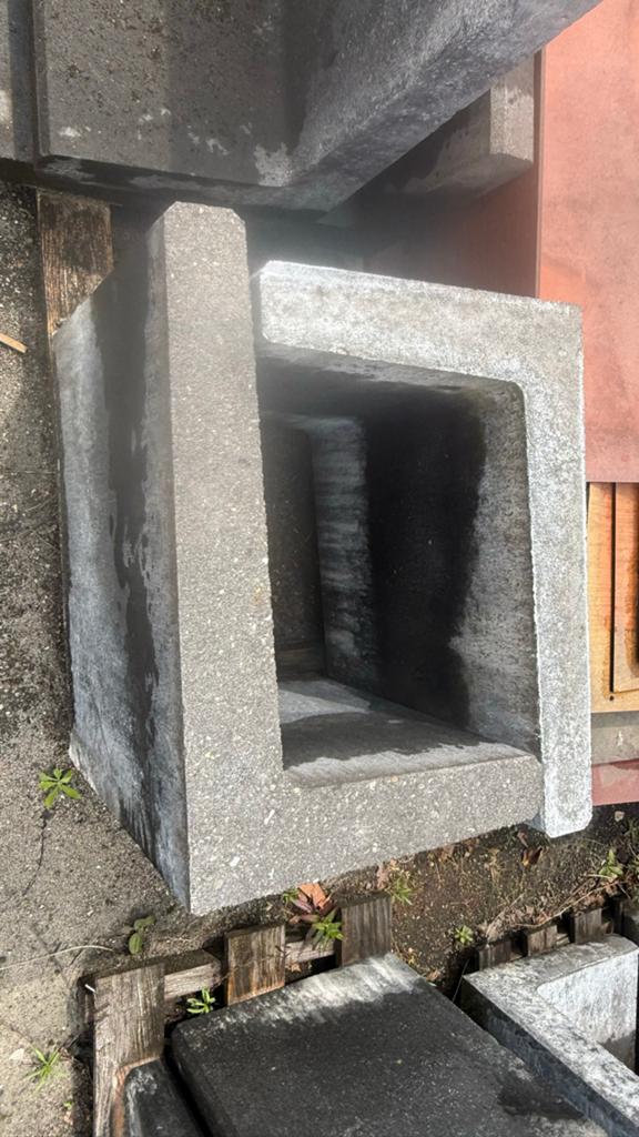 Diverse betonproducten: poeren, L-wandjes, afdekplaten, Ophalen, Nieuw