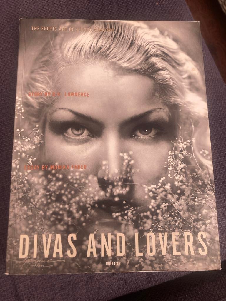 Divas and Lovers: The Erotic Art of Studio Manassé, Boeken, Ophalen of Verzenden, Zo goed als nieuw, Fotografie algemeen