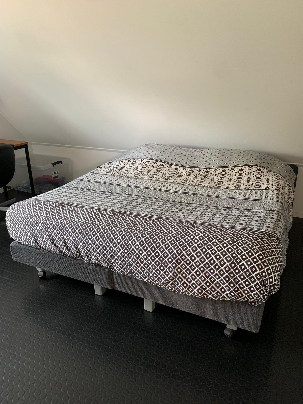 Eastborn boxspring elektrisch bedienbaar, Ophalen, Zo goed als nieuw, Tweepersoons, 180 cm