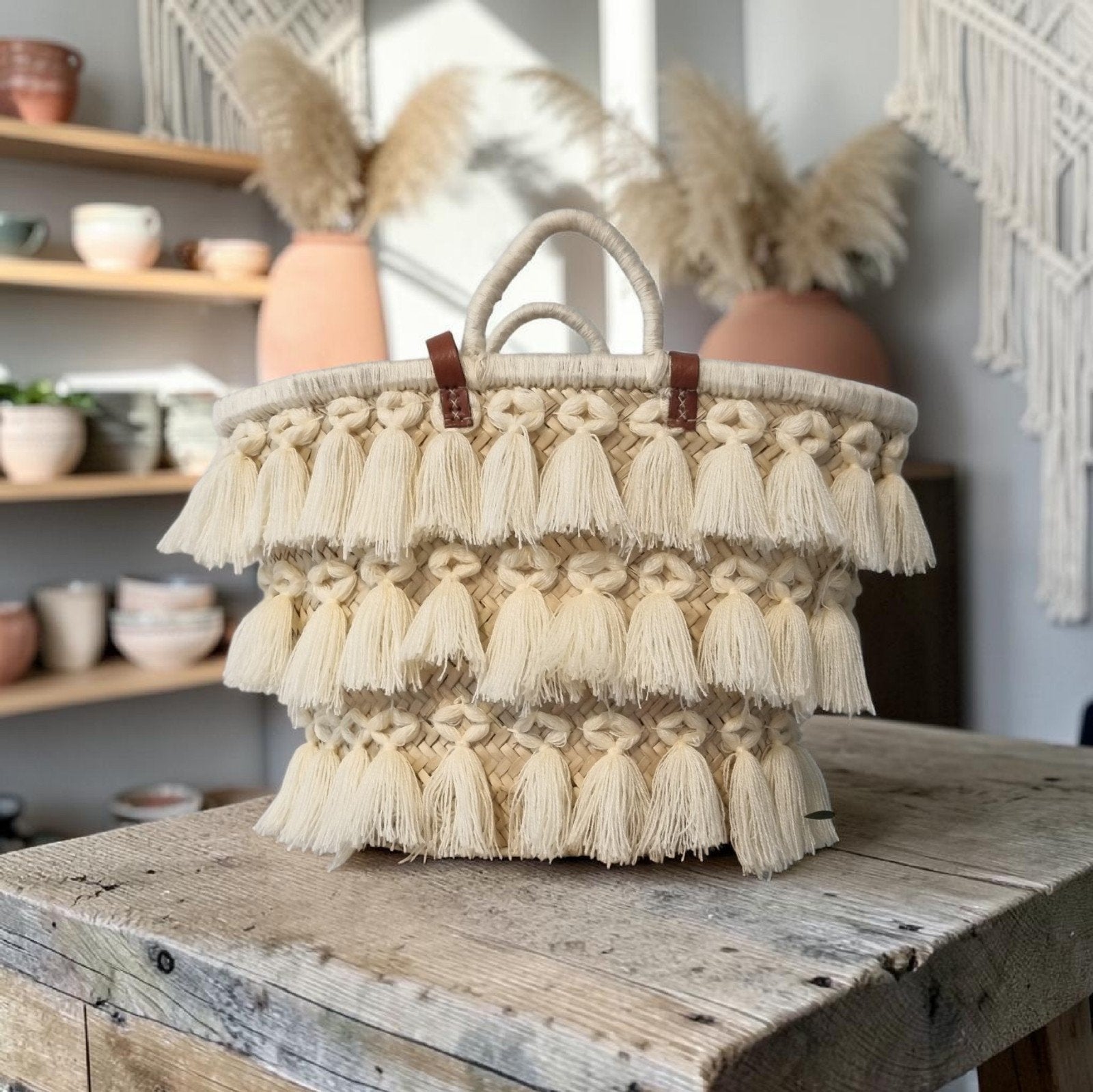Strandtas ,stro shopper met kwastjes en leren hengsels, Ophalen of Verzenden, Nieuw, Beige, Shopper