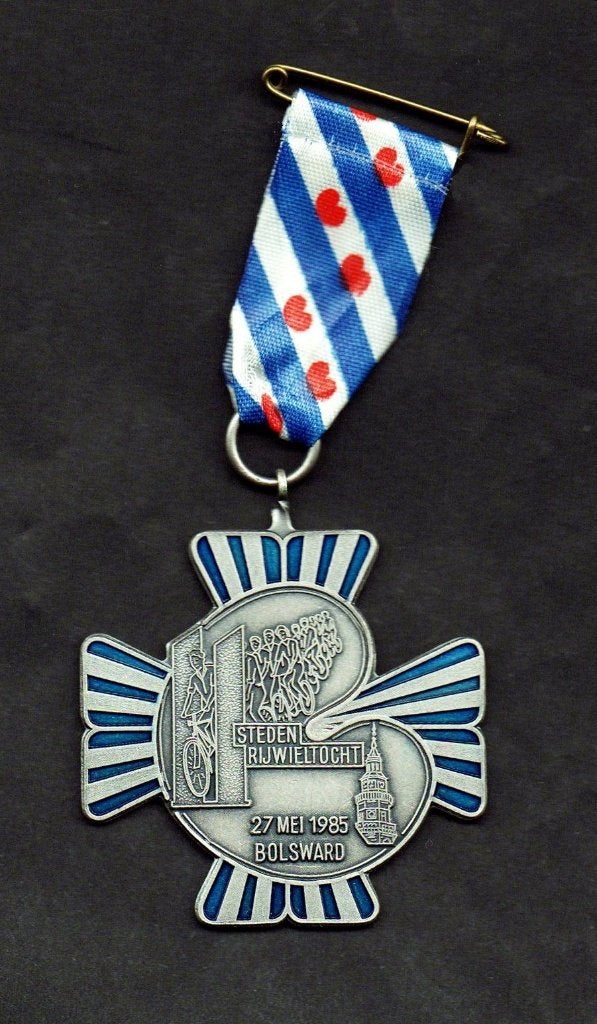 Medaille Bolsward Elfsteden Rijwieltocht 1985., Ophalen of Verzenden, Zo goed als nieuw