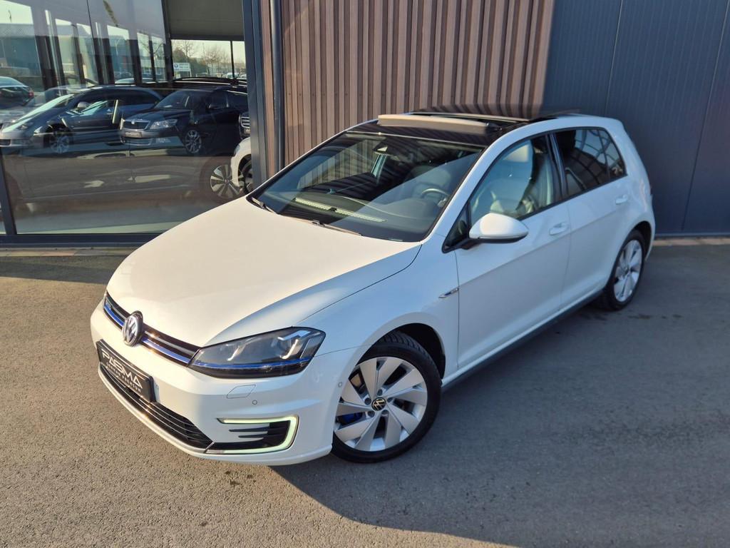 Volkswagen Golf 1.4 TSI GTE 204pk | Pano | Leder | Camera |, Auto's, Volkswagen, Stof, Gebruikt, 4 cilinders, Wit