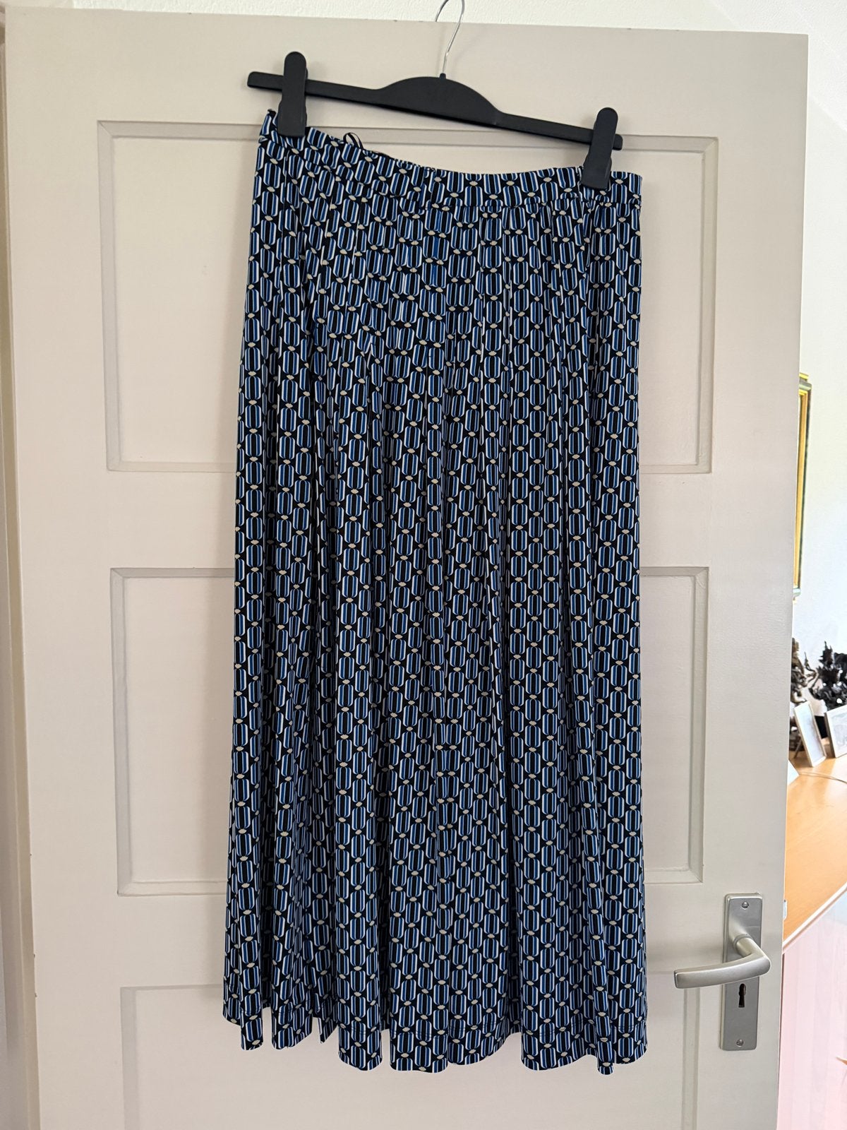 Vanilia blauwe rok met split en geometrische print maat 42, Blauw, Maat 42/44 (L), Ophalen of Verzenden, Zo goed als nieuw