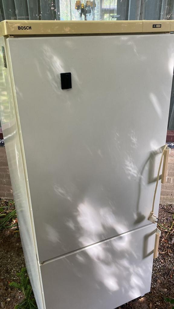 Gendt gratis koelkast/diepvries combinatie kapot, Witgoed en Apparatuur, Ophalen of Verzenden