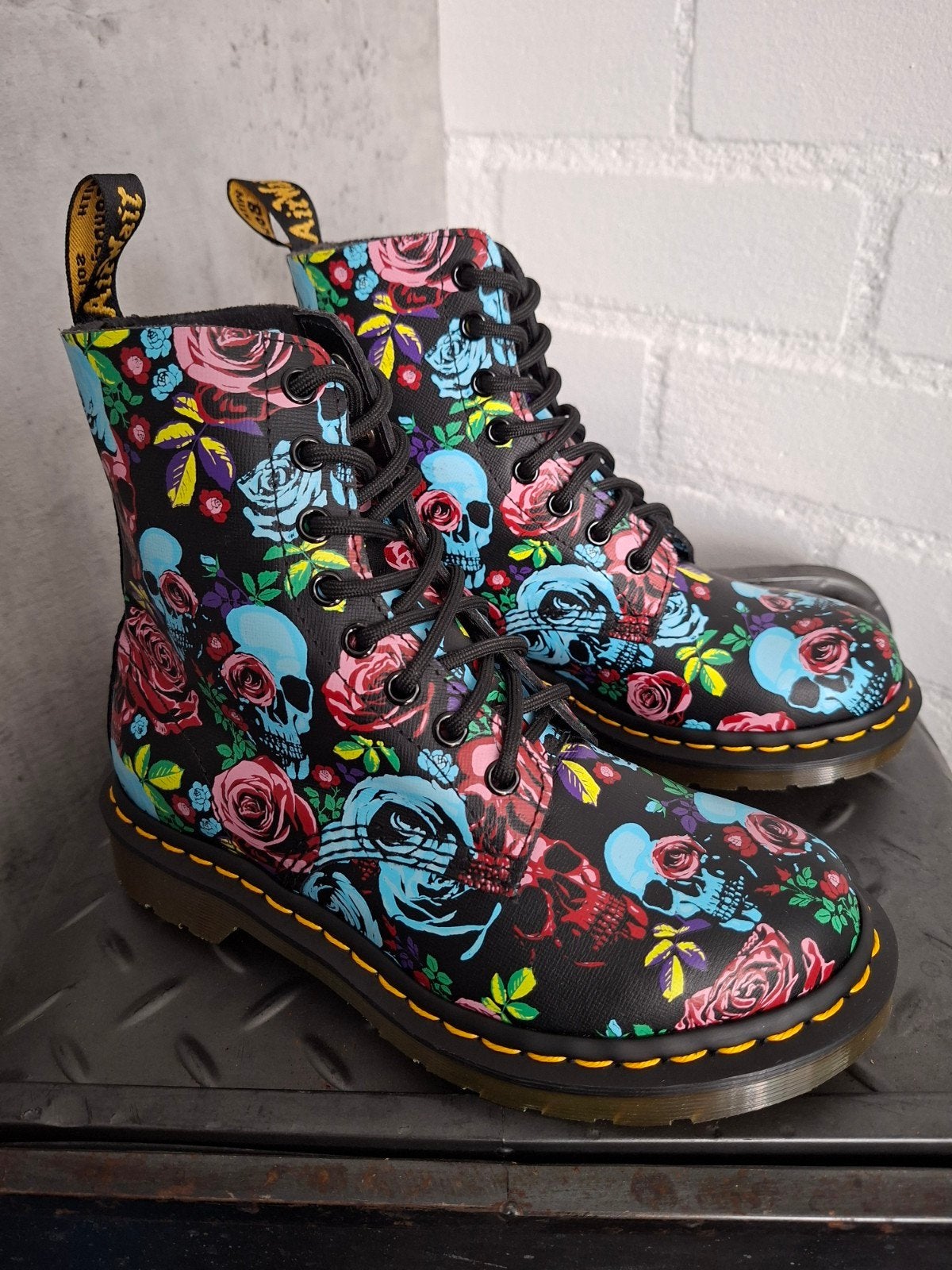 Dr. Martens 1460 Pascal Rose & Skulls Maat: 37, Kleding | Dames, Schoenen, Overige kleuren, Lage of Enkellaarzen, Ophalen of Verzenden