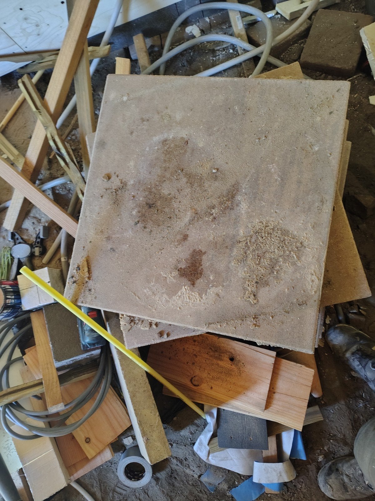 Tegels 60x60x6 - 8 hele en 4 halve tegels, Ophalen, Zo goed als nieuw