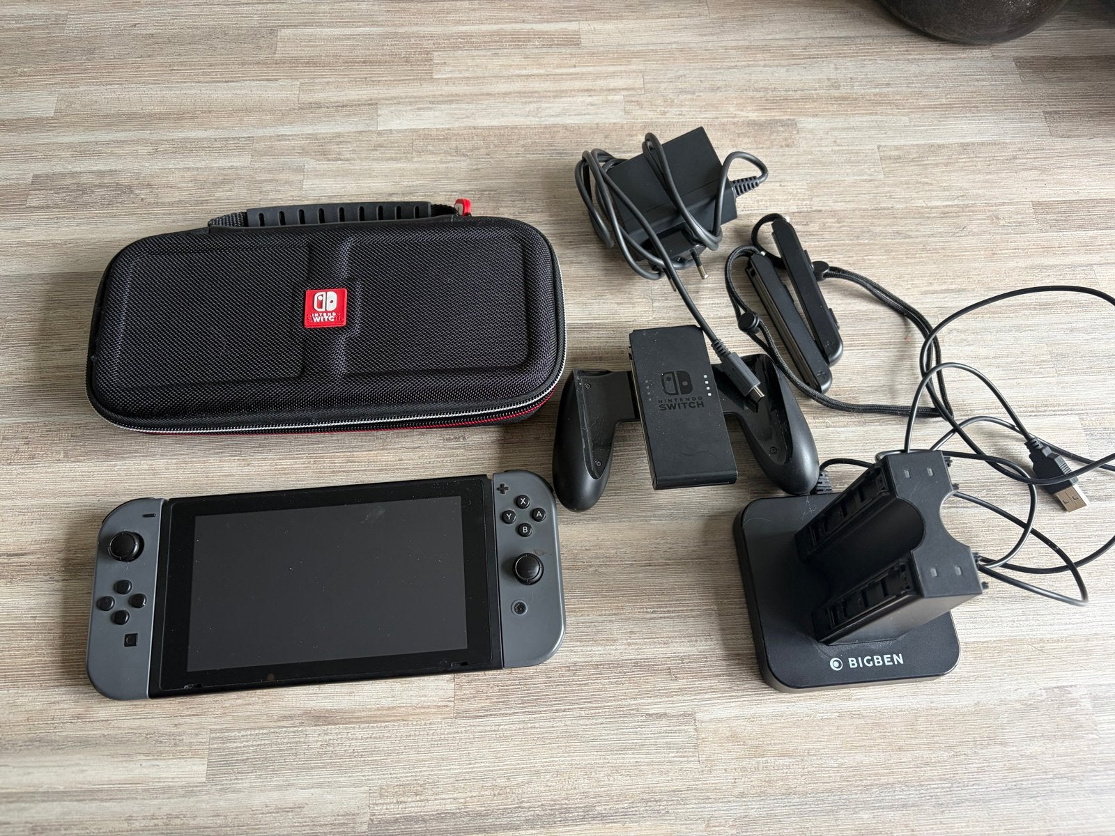 Nintendo Switch Original met accessoires en hoes, Spelcomputers en Games, Ophalen of Verzenden, Gebruikt, Met 2 controllers, Switch Original