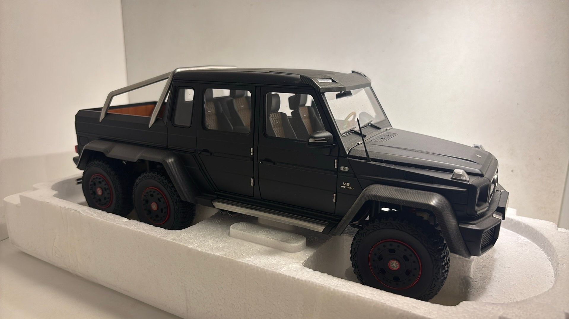Mercedes benz g63 amg 6x6 matt black autoart 1.18, Ophalen of Verzenden, A, A, A