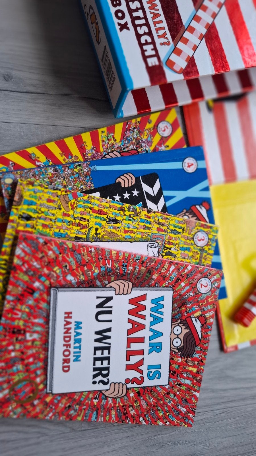 Waar is Wally? Fantastische Box met 5 boeken en vergrootglas, Ophalen of Verzenden, Zo goed als nieuw, Martin Handford, Fictie algemeen