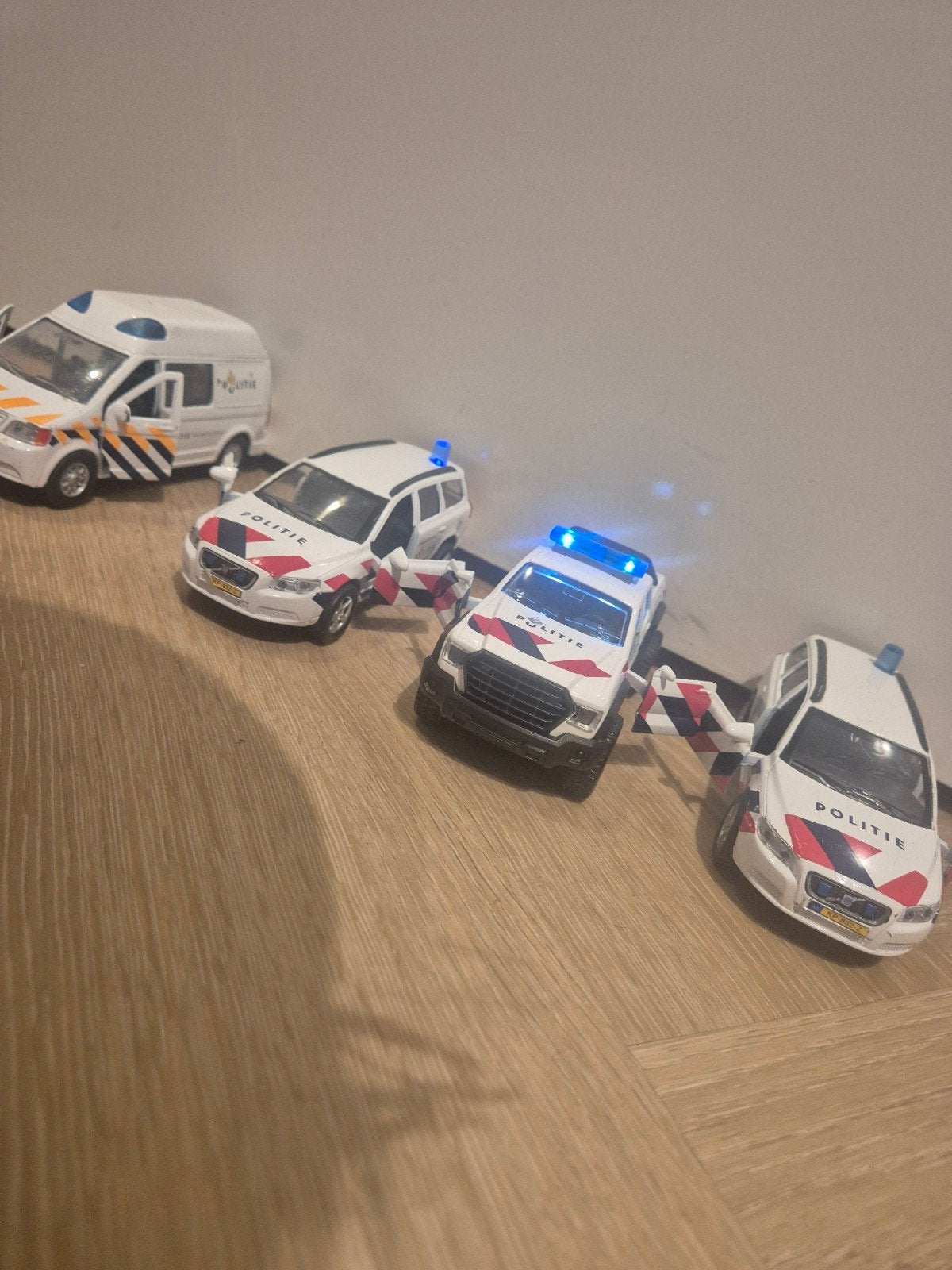 politie brandweer en ambulance auto's, Ophalen