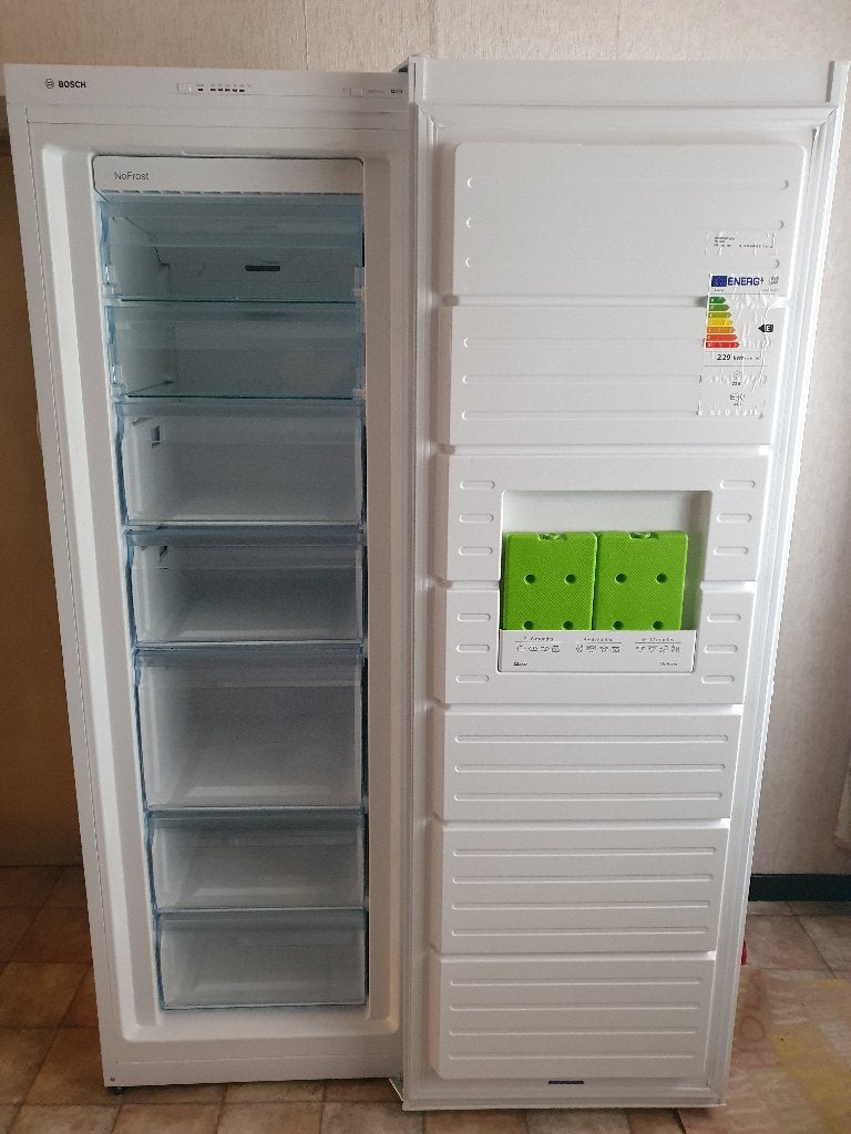 Diepvriezer Bosch GSN33FWEV 225l, Witgoed en Apparatuur, 160 cm of meer, Zo goed als nieuw, Ophalen, Vrieskast