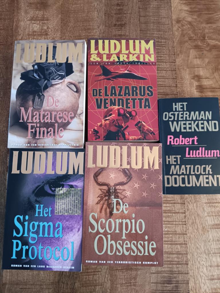6xRobert Ludlum, Ophalen of Verzenden, Gelezen, Robert Ludlum