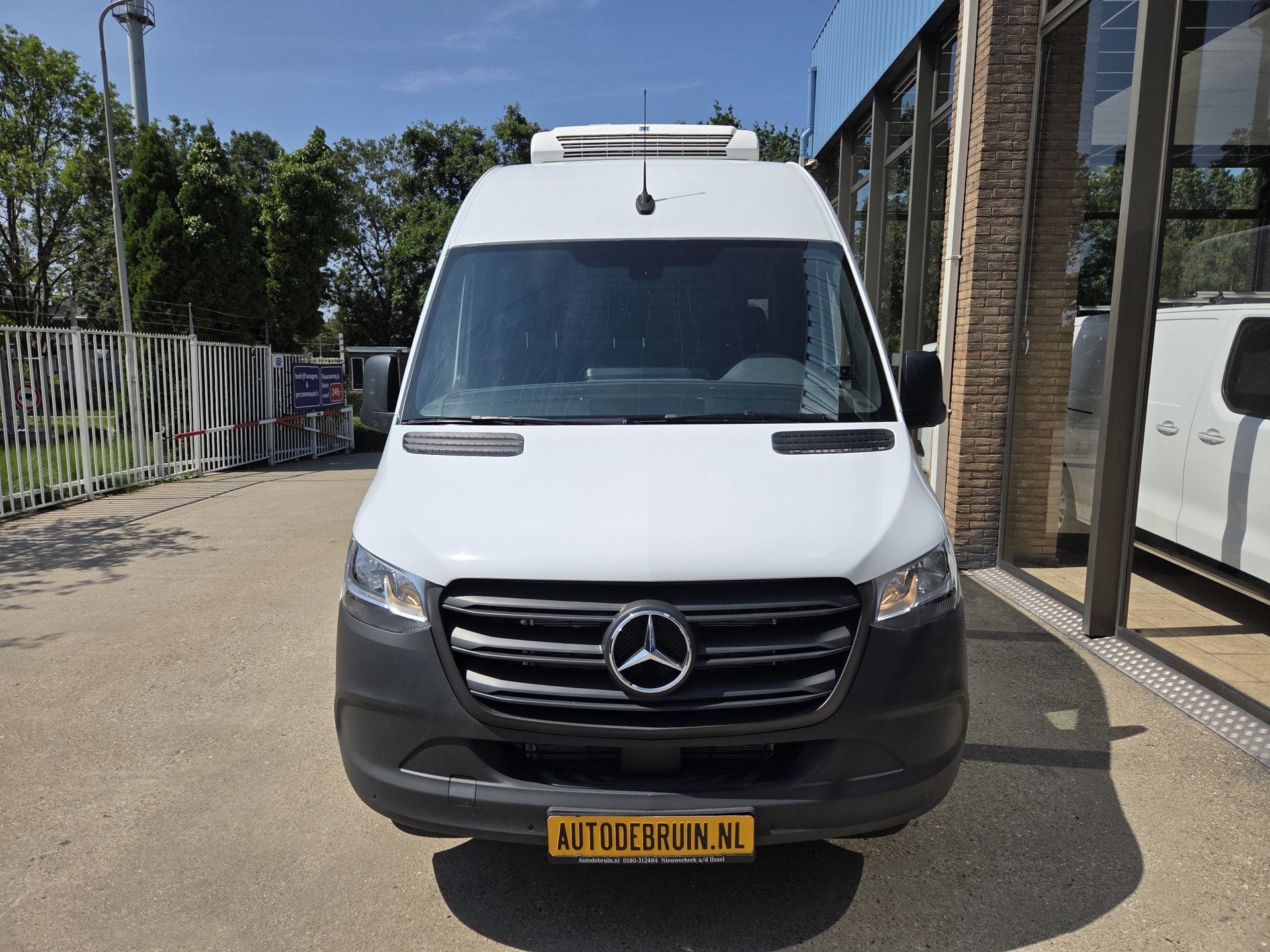 Mercedes-Benz Sprinter 317 CDI AUTM. L2/H2 KOELWAGEN - VRIES, Auto's, Automaat, Gebruikt, 4 cilinders, Wit