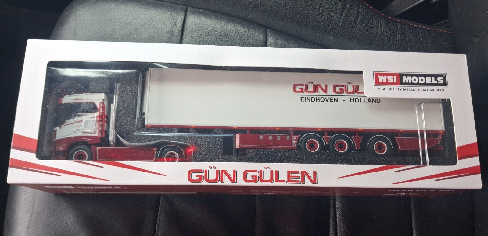 Wsi volvo gun gulen, Hobby en Vrije tijd, Modelauto's | 1:50, Ophalen of Verzenden, Nieuw, Bus of Vrachtwagen, Wsi