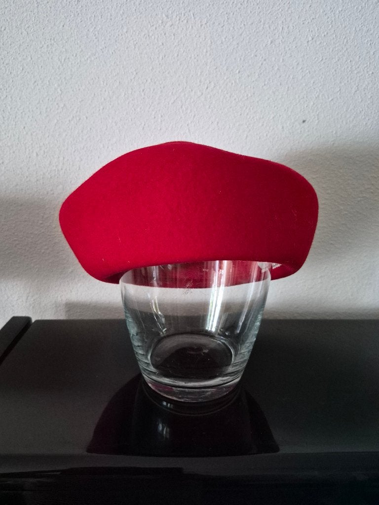 Rood dames dop hoedje, Ophalen of Verzenden, Zo goed als nieuw, 56 of 57 cm (M, 7 of 7⅛ inch), Hoed
