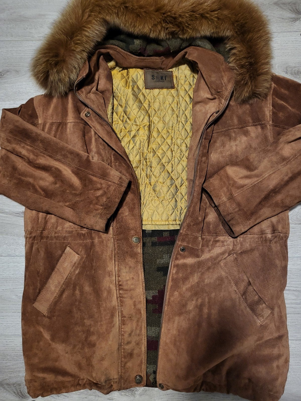 Zo goed als nieuwe suède jas met bontkraag, Saki Leather, Ophalen of Verzenden, Zo goed als nieuw, Bruin