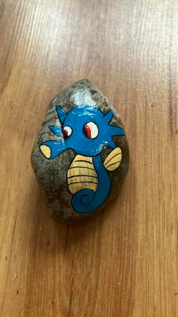 Beschilderde steen pokemon, Hobby en Vrije tijd, Schilderen, Ophalen of Verzenden, Zo goed als nieuw