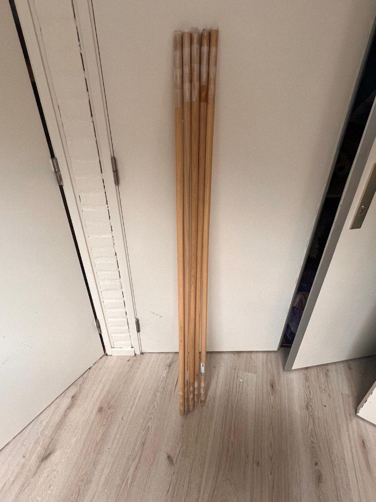 5x houten steel voor bv. een bezem, Ophalen