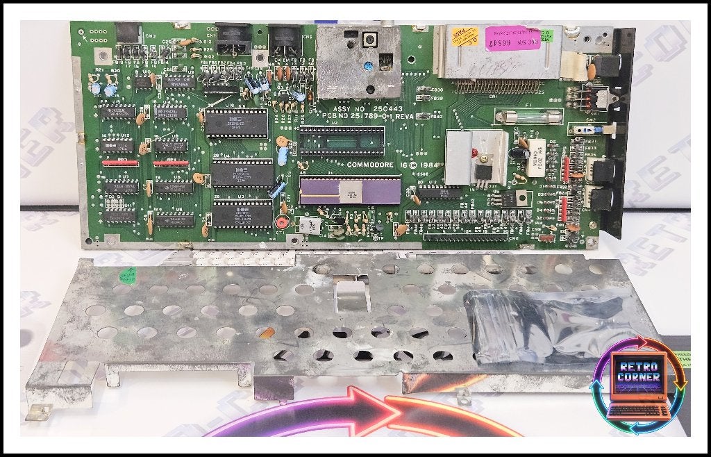 Commodore 16 moederbord + ioshield - getest werkend GEEN CPU, Ophalen of Verzenden, Commodore