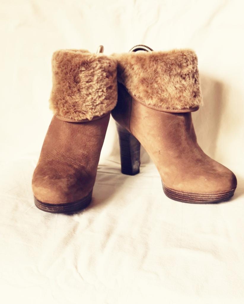 Uggs maat 37. Nauwelijks gedragen., Ophalen of Verzenden, Zo goed als nieuw, Zwart