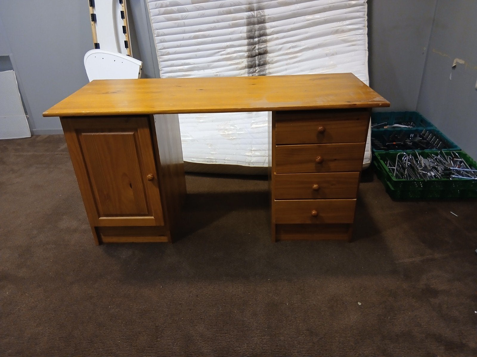(0675A) grenen bureau met lades (Opknapper), Ophalen, Gebruikt, 150 cm, .