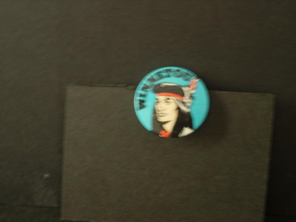 Button van WINNETOU, Verzamelen, Verzenden, Zo goed als nieuw, Figuurtje, Button