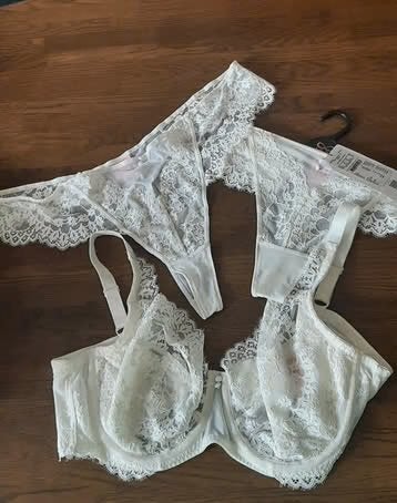 Wit kanten lingeriesetje - BH en string, Verzenden, Wit, Setje