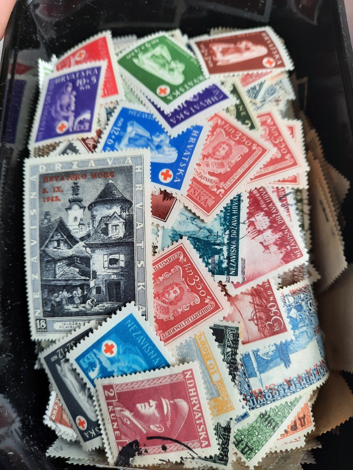 Doos vol met oud Joegoslavië gebieden postzegels, Verzenden, Buitenland