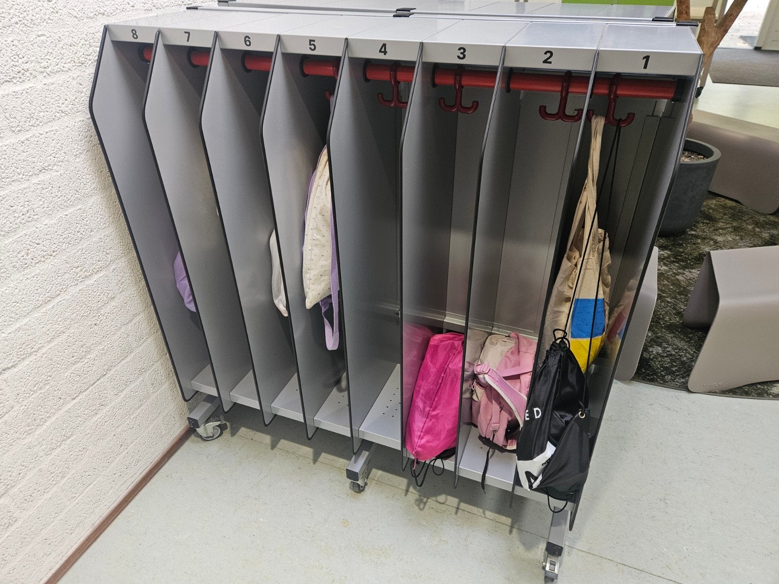 Verrijdbare kapstokken/ garderobe 6 stuks..Ophalen in Zwolle, Ophalen, Metaal, Wandkapstok