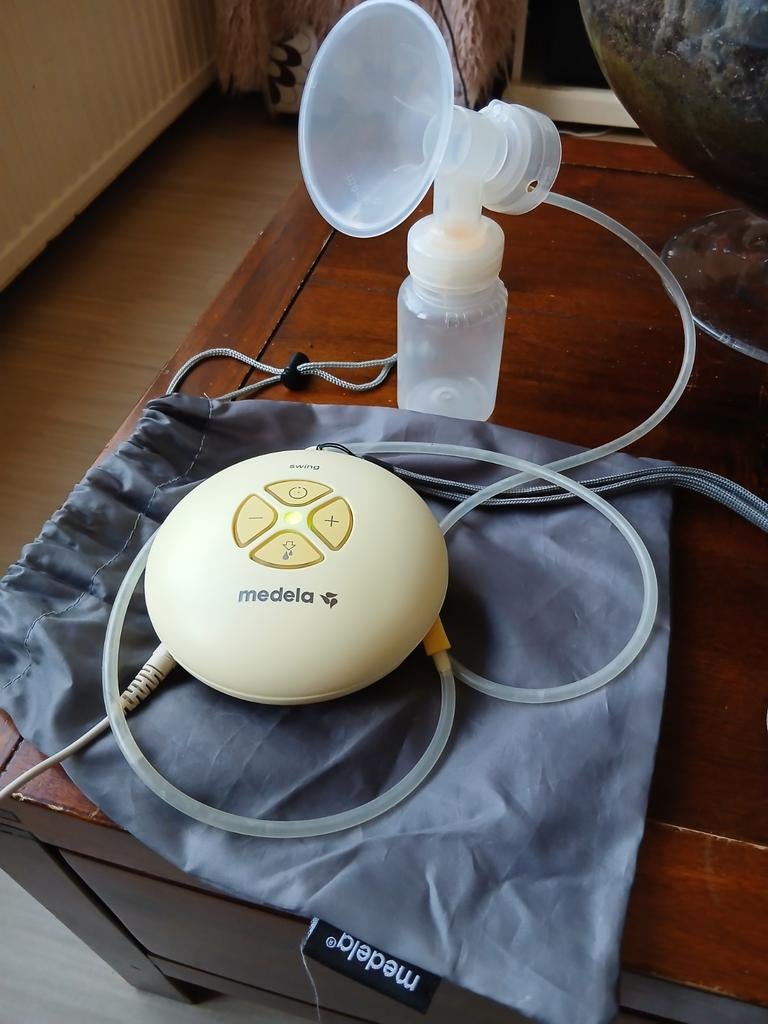 Medela Swing borstkolf. Met extra slangetje., Ophalen of Verzenden, Gebruikt, Borstkolf