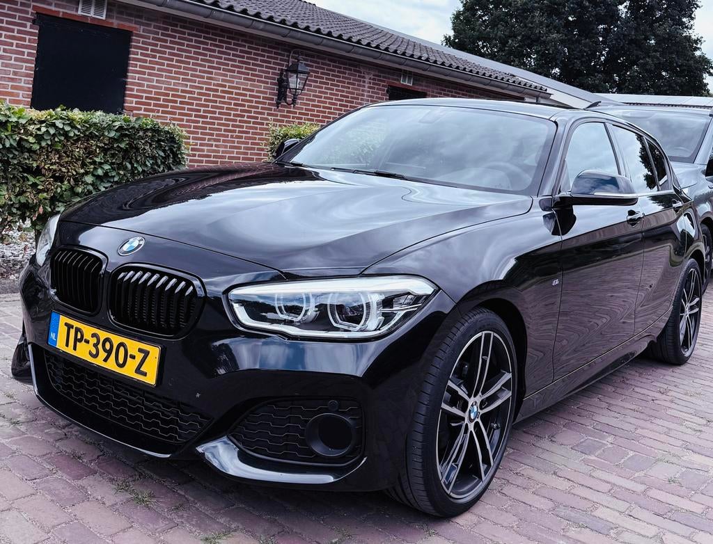 Dikste BMW 118i 2018 in NL| Apple CarPlay | M Sport, Auto's, BMW, Zwart, 650 kg, 3 cilinders, 1300 kg