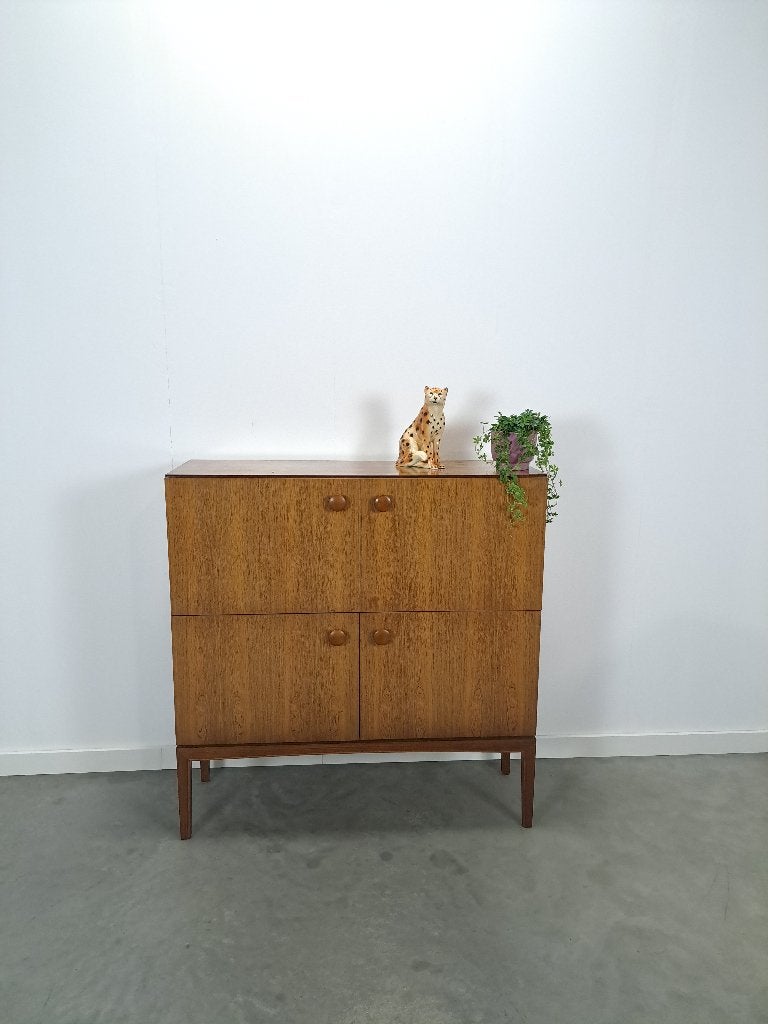 Palissander Palette Möbel kast met 4 vakken en ronde grepen, Huis en Inrichting, 100 tot 150 cm, Ophalen of Verzenden, Minder dan 150 cm