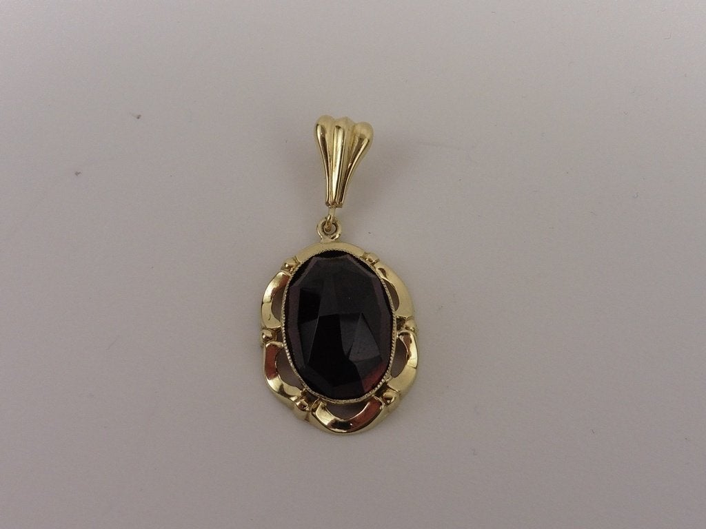 Gouden hanger met granaat                                G99, Gebruikt, Overige voorstellingen, ., Ophalen of Verzenden