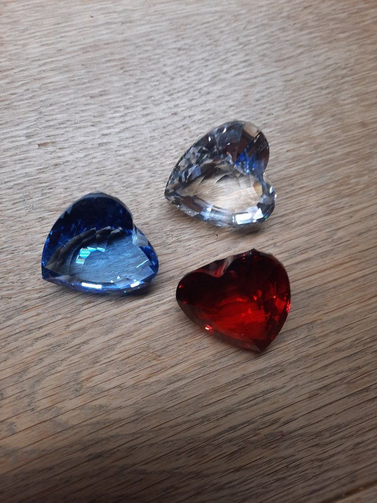 Swarovski. 3 harten. Doe een redelijk bod, Verzamelen, Swarovski, Ophalen of Verzenden, Zo goed als nieuw, Figuurtje